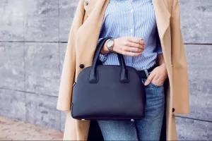 Ini bahaya jika sering mencangklong tas di pergelangan tangan