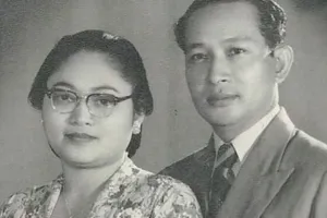 11 Potret lawas Tien Soeharto semasa hidup, anggun berkebaya