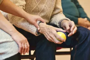 13 Makanan ini cocok dikonsumsi lansia, bantu penuhi gizi