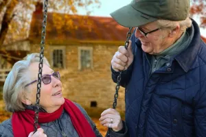 8 Cara agar hidup lebih bahagia & sehat seiring bertambahnya usia