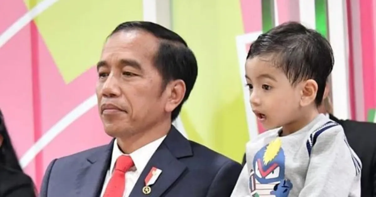Temani Jan Ethes, Jokowi dan keluarga kompak kenakan baju putih