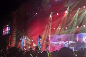 Lagu Bebas milik Iwa K sukses dibawakan di ON OFF Festival