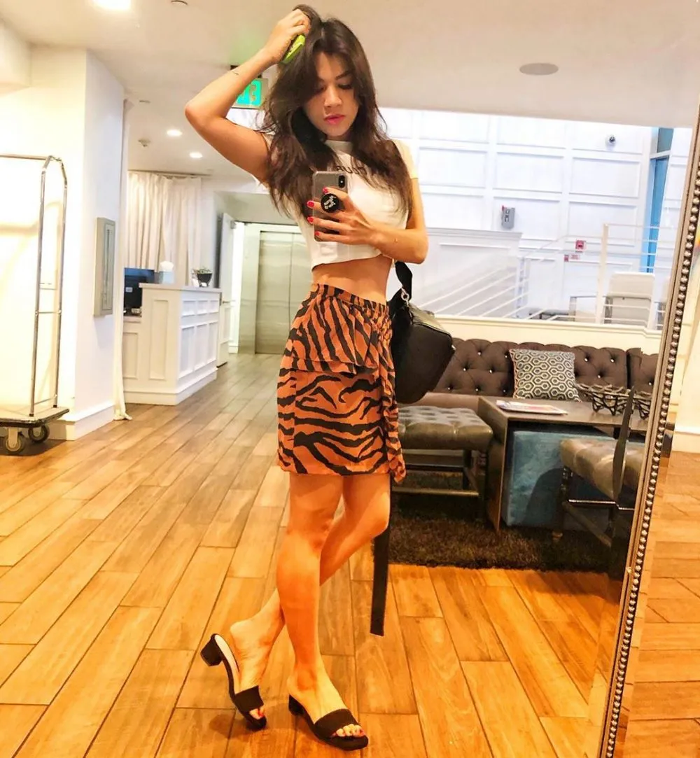 gaya Adinda Bakrie pakai crop top © 2019 instagram.com