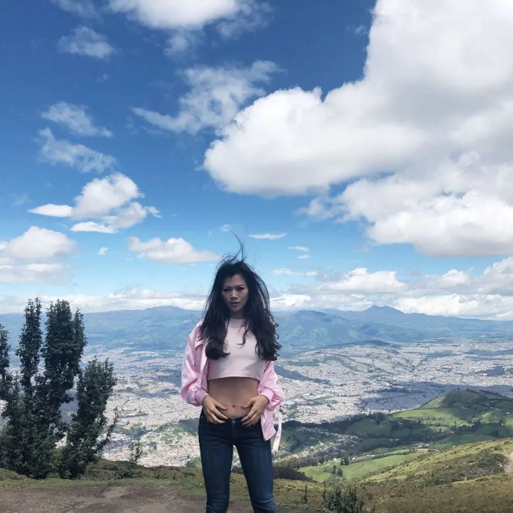 gaya Adinda Bakrie pakai crop top © 2019 instagram.com