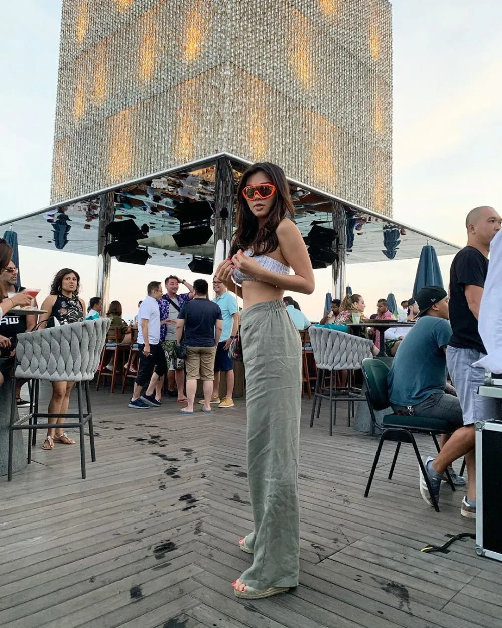 gaya Adinda Bakrie pakai crop top © 2019 instagram.com