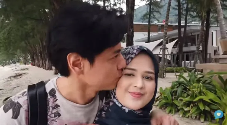 6 Momen Roger & Cut Meyriska diving pertama kali Instagram/@cutratumeyriska 6 Momen Roger & Cut Meyriska diving pertama kali Instagram/@cutratumeyriska