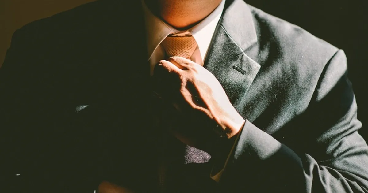 14 Cara memakai dasi segitiga yang benar, mudah dan elegan