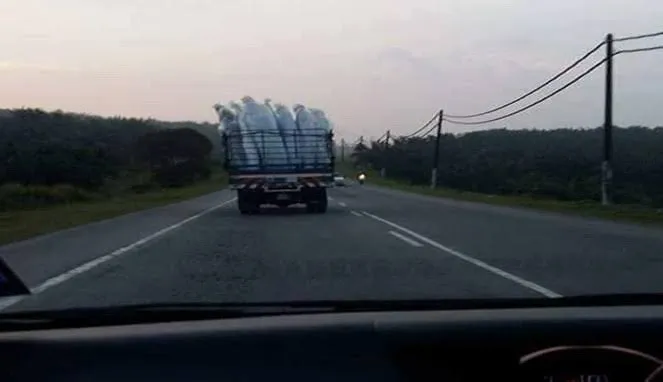 benda nyeleneh dibawa truk © 2019 1cak.com benda nyeleneh dibawa truk © 2019 1cak.com