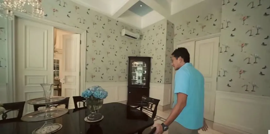 ruang makan politisi luas mewah © berbagai sumber ruang makan politisi luas mewah © berbagai sumber