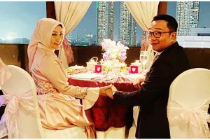 Momen makan malam Ridwan Kamil dan istri ini bikin baper