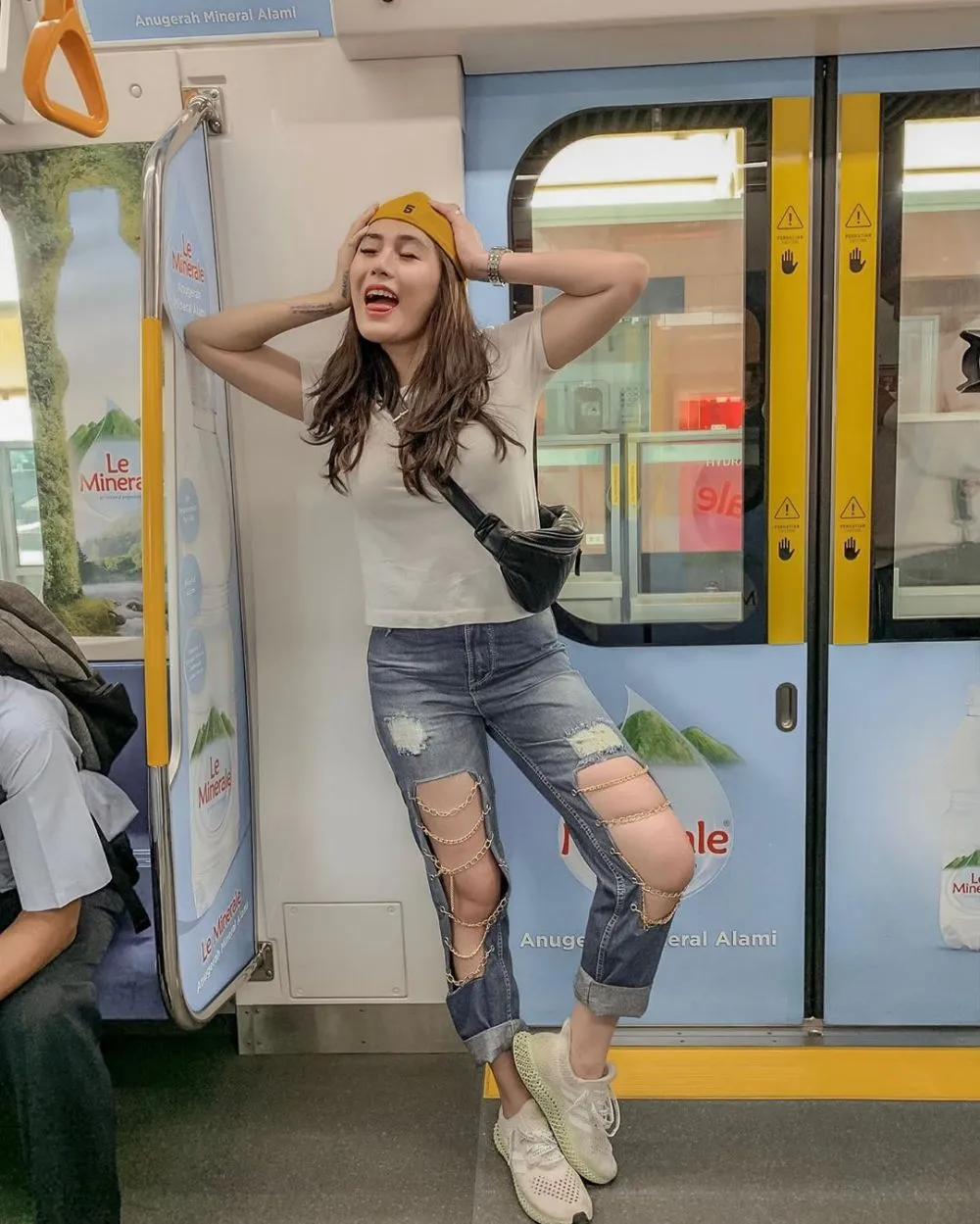 3 Postingan Angela Lee yang curi perhatian foto di SPBU Instagram/@angelalee87