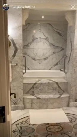 Penampakan hotel Sandra Dewi di Disneyland Instagram Penampakan hotel Sandra Dewi di Disneyland Instagram