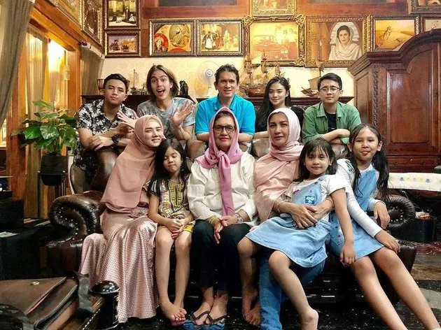 10 Potret Joyce Kohler, ibunda Ahmad Dhani yang berdarah Jerman © 2020 instagram.com 10 Potret Joyce Kohler, ibunda Ahmad Dhani yang berdarah Jerman © 2020 instagram.com