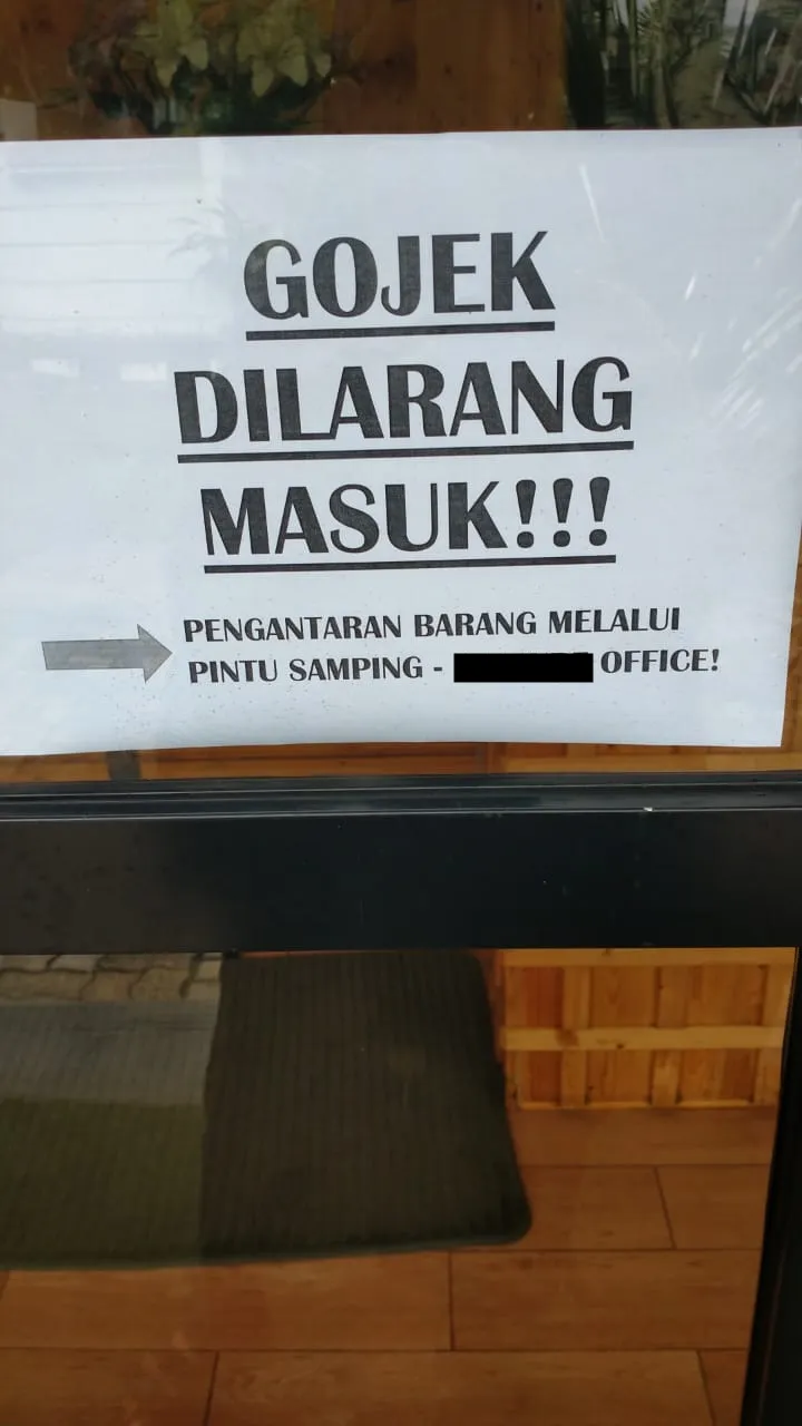 larangan resto driver masuk © Twitter/@GojekOnTwitt larangan resto driver masuk © Twitter/@GojekOnTwitt