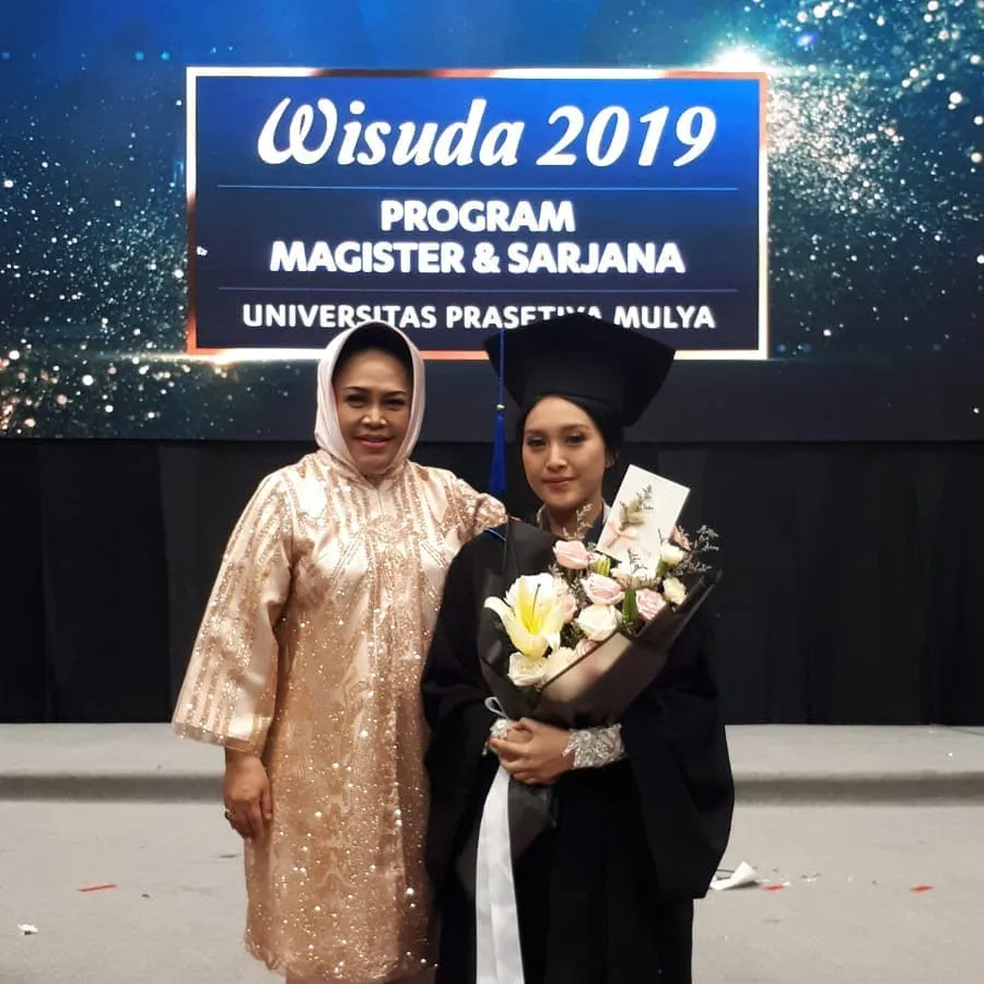 Hetty Koes Endang dan putrinya Instagram Hetty Koes Endang dan putrinya Instagram