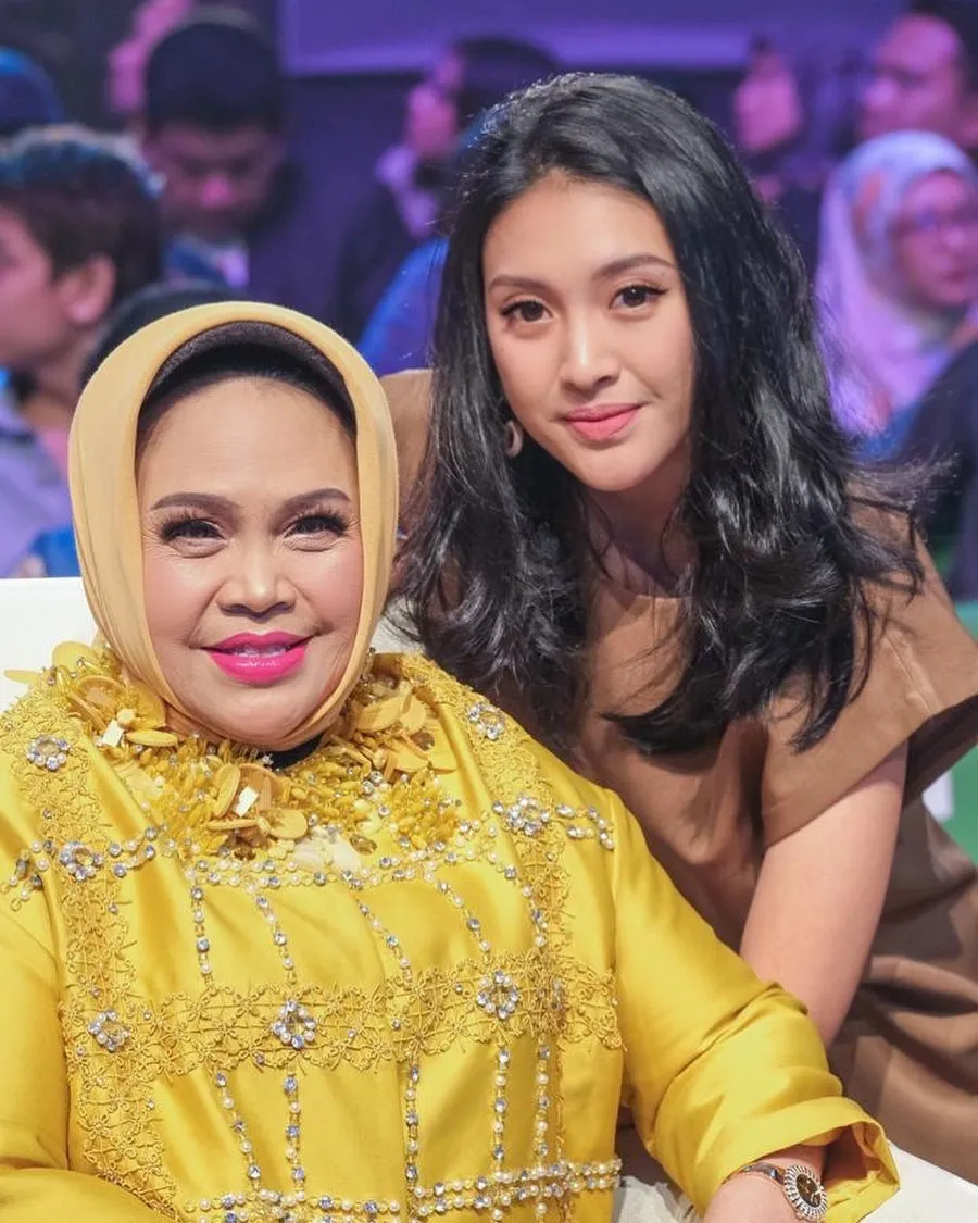 Hetty Koes Endang dan putrinya Instagram Hetty Koes Endang dan putrinya Instagram
