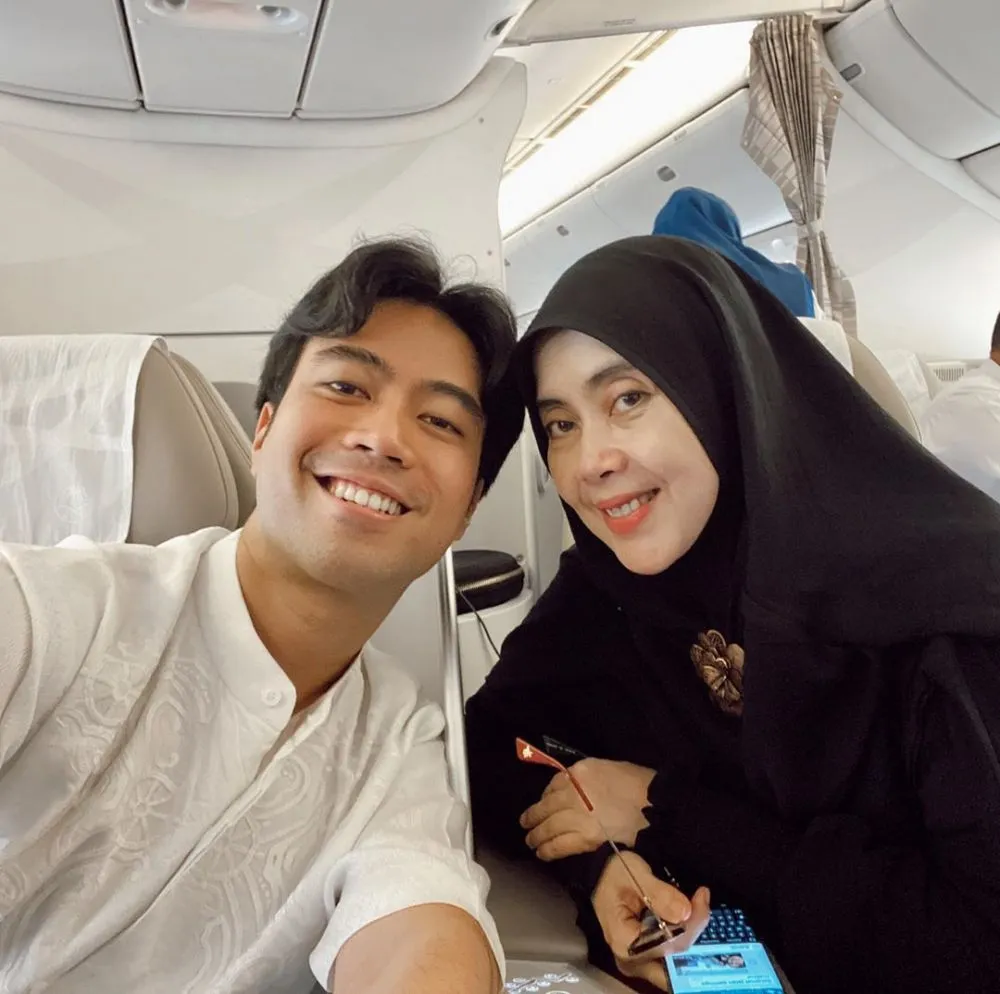 Vidi Aldiano umrah © 2020 brilio.net Vidi Aldiano umrah © 2020 brilio.net