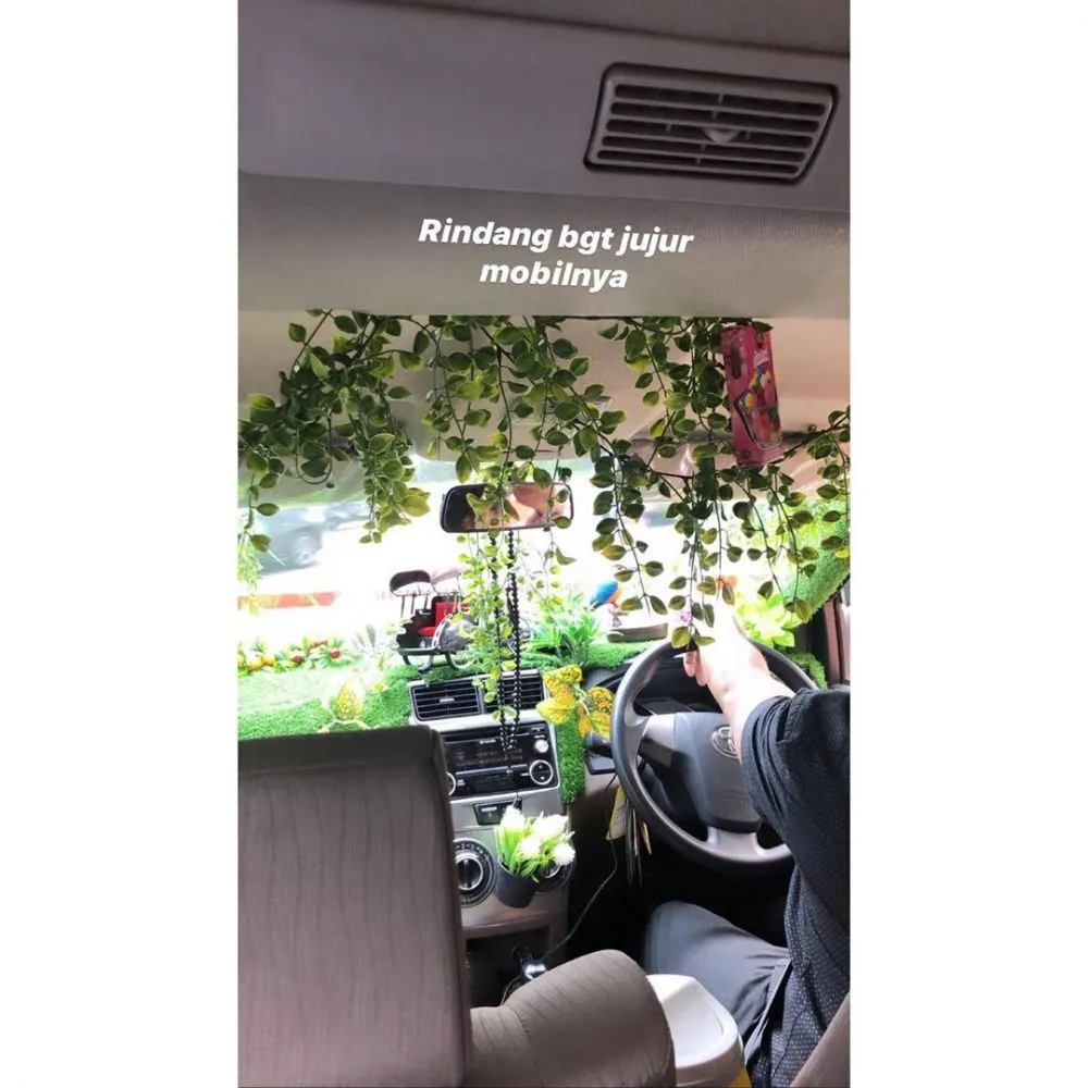 potret nyeleneh kendaraan di jalan © berbagai sumber