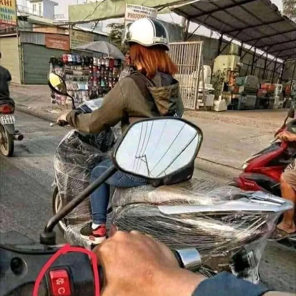 potret nyeleneh kendaraan di jalan © berbagai sumber