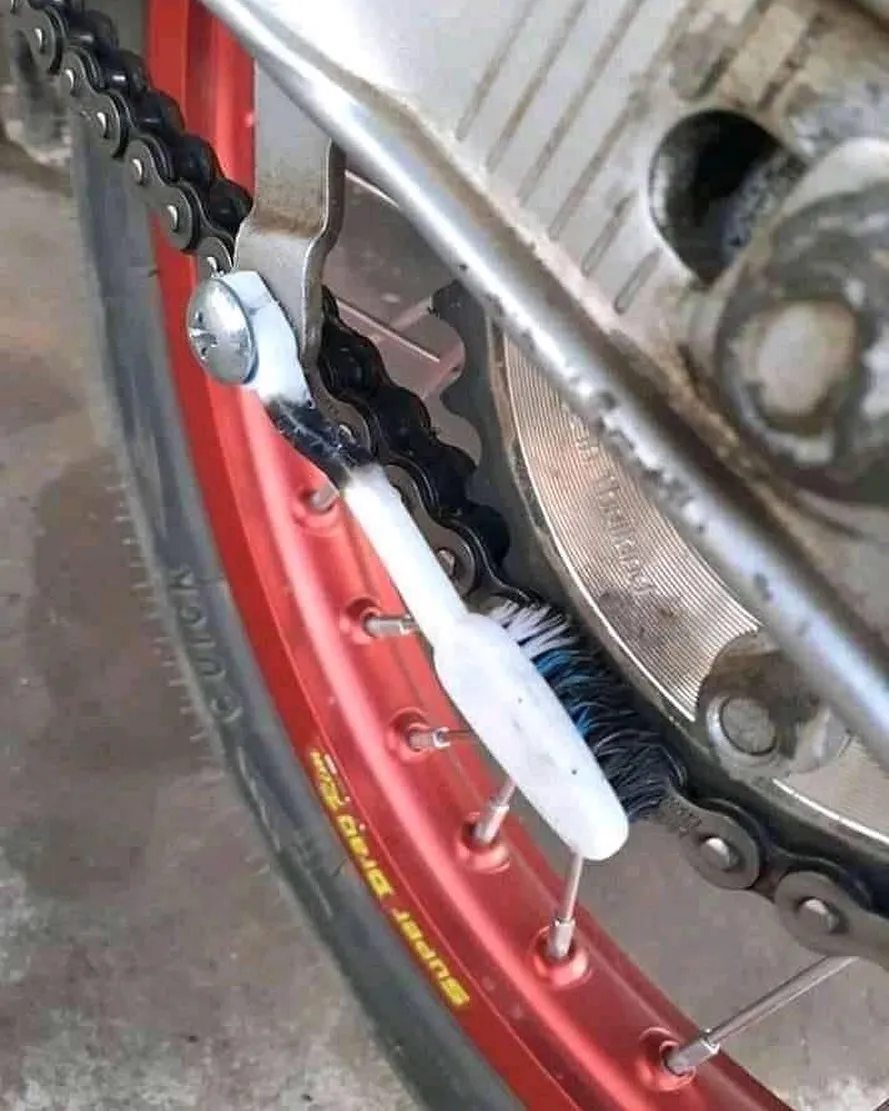 potret nyeleneh kendaraan di jalan © berbagai sumber