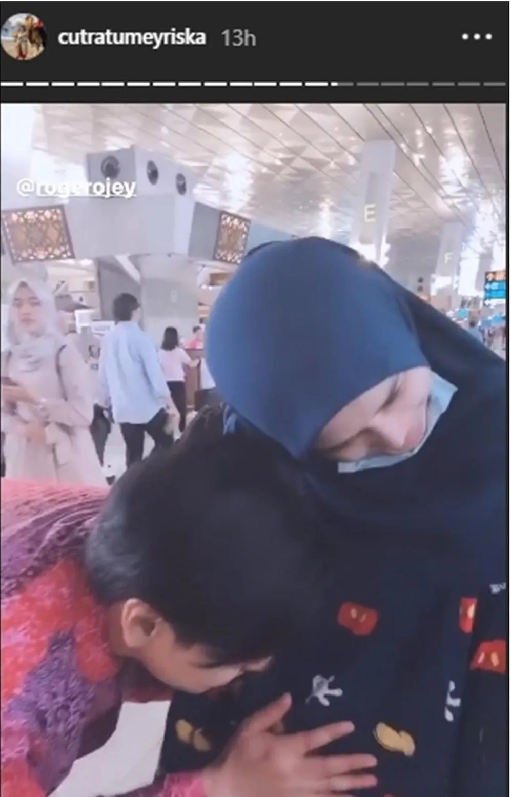 Cut Meyriska antar suami umrah  Instagram 