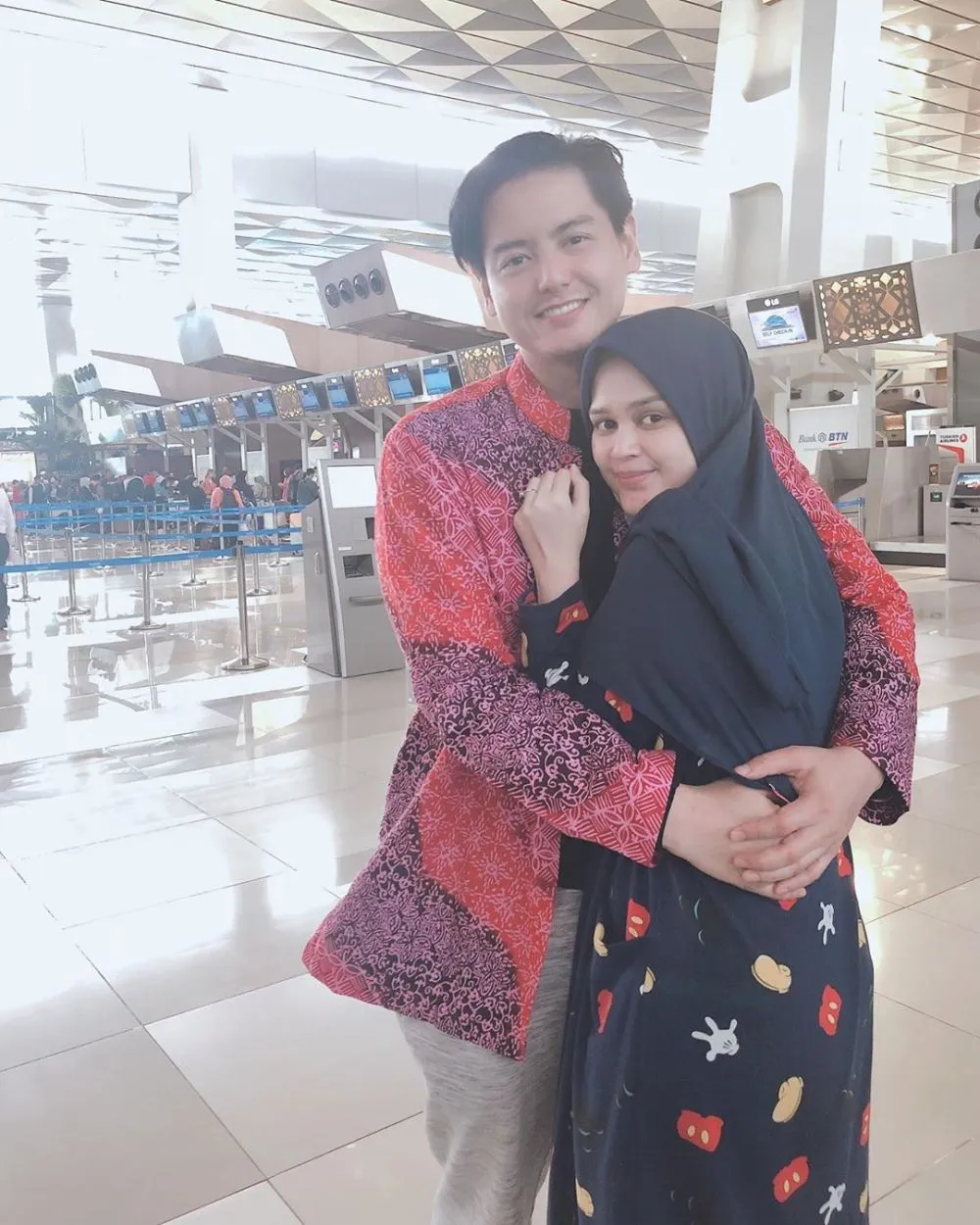 Cut Meyriska antar suami umrah  Instagram 