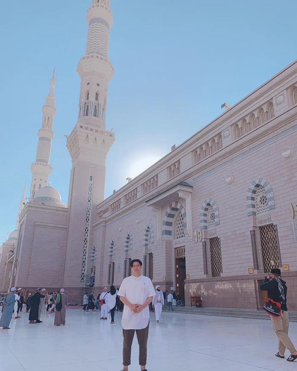 Momen Roger Danuarta umrah pertama kali Instagram