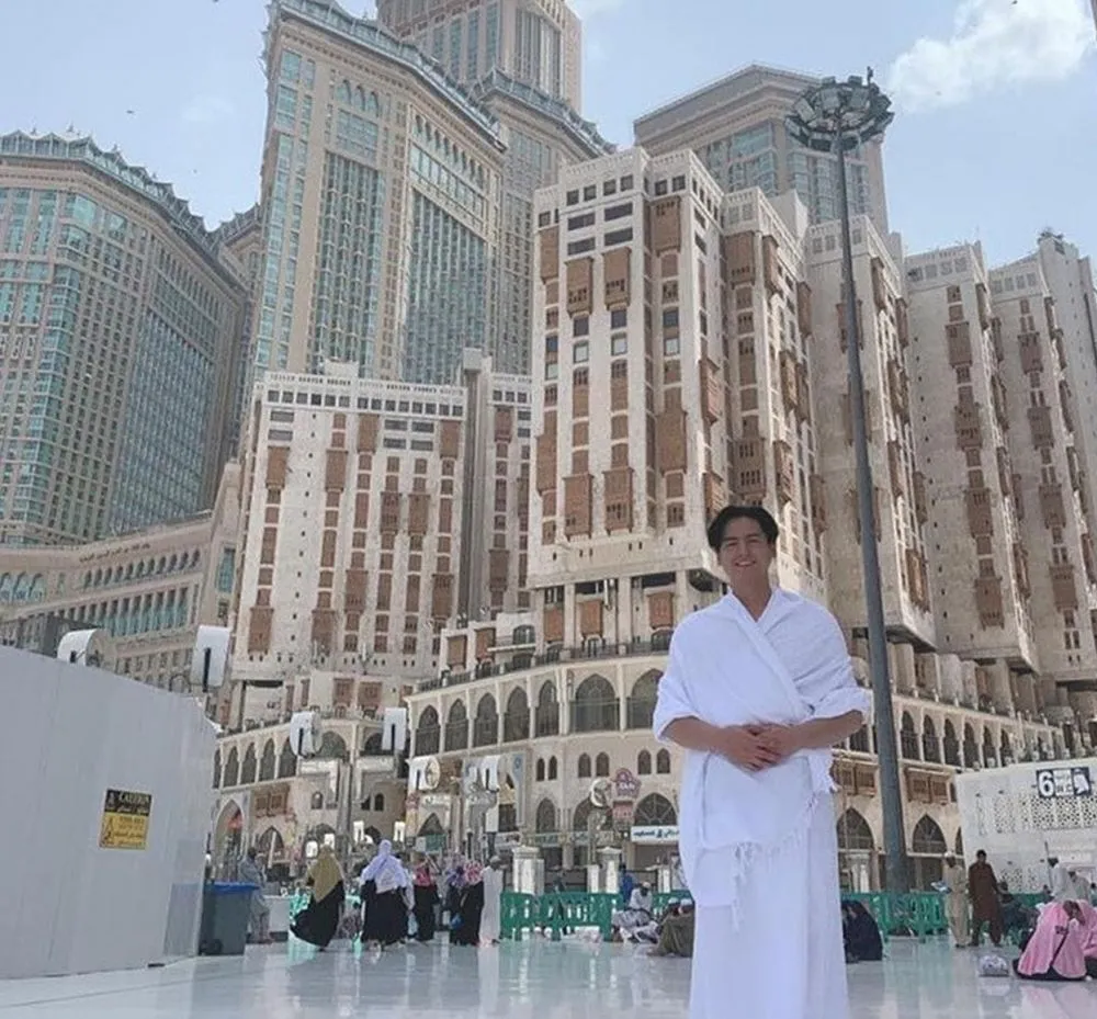 Momen Roger Danuarta umrah pertama kali Instagram