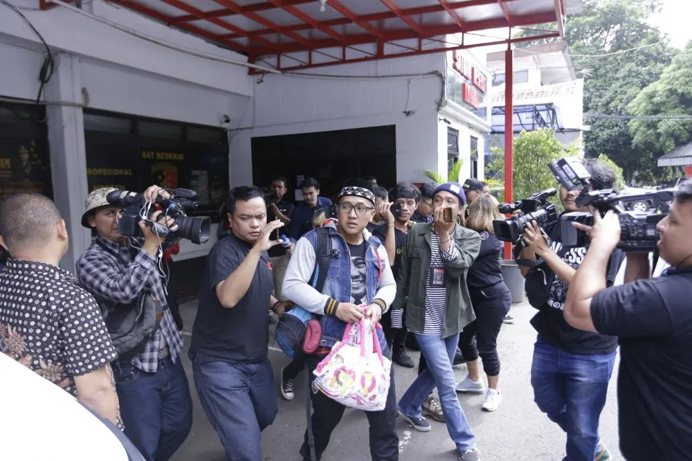 Perlakukan orang pada Teddy kapanlagi.com Perlakukan orang pada Teddy kapanlagi.com