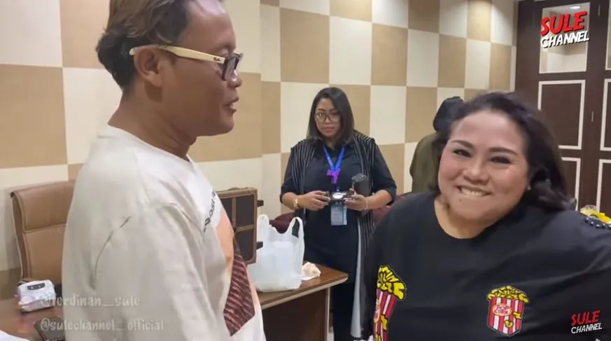 Momen Sule menjenguk Nunung youtube