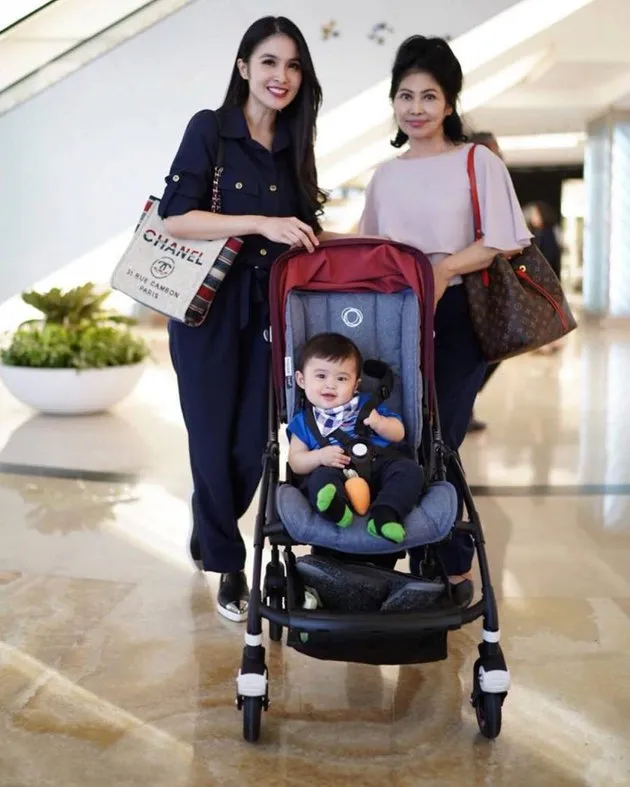 Instagram @catharinaerliani © 2020 brilio.net Instagram @catharinaerliani © 2020 brilio.net