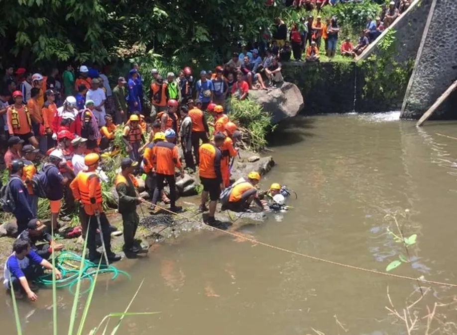 korban terakhir SMPN 1 Turi ditemukan © 2020 twitter.com korban terakhir SMPN 1 Turi ditemukan © 2020 twitter.com