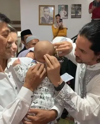 Momen akikah anak Kimbery Ryder Instagram Momen akikah anak Kimbery Ryder Instagram