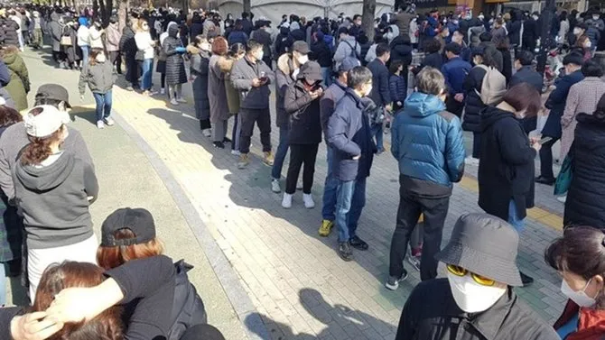 Potret antrean warga Daegu beli masker Instagram 