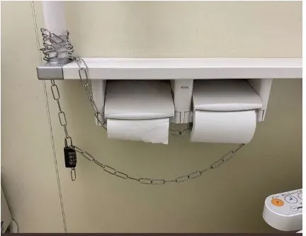 tisu toilet umum © 2020 Twitter/@DJ_meatkun ; @tomo3141592653 