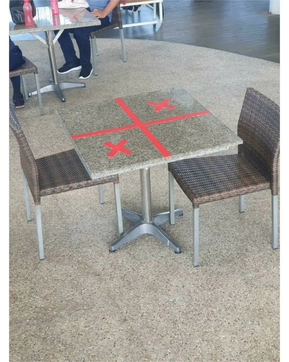 social distancing di indonesia © 2020 brilio.net social distancing di indonesia © 2020 brilio.net