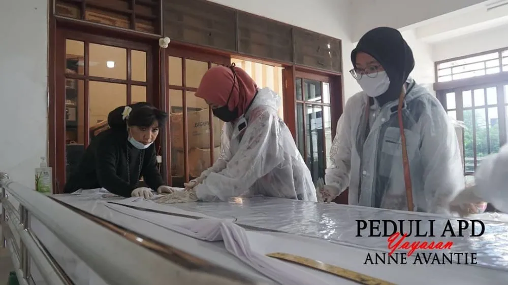 Anne Avantie donasi APD berbagai sumber