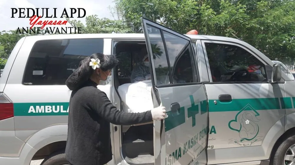 Anne Avantie donasi APD berbagai sumber