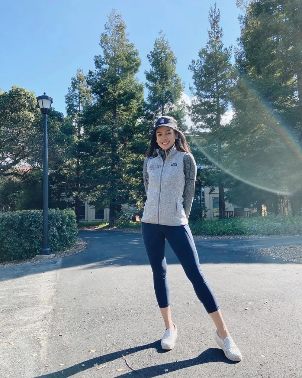 6 seleb di beberapa negara © 2020 Instagram/@carissa_puteri ;  Instagram/@maudyayunda