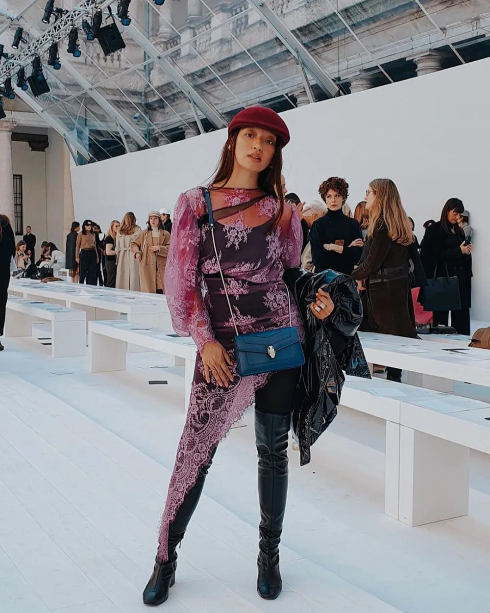 6 seleb di beberapa negara © 2020 Instagram/@carissa_puteri ;  Instagram/@maudyayunda