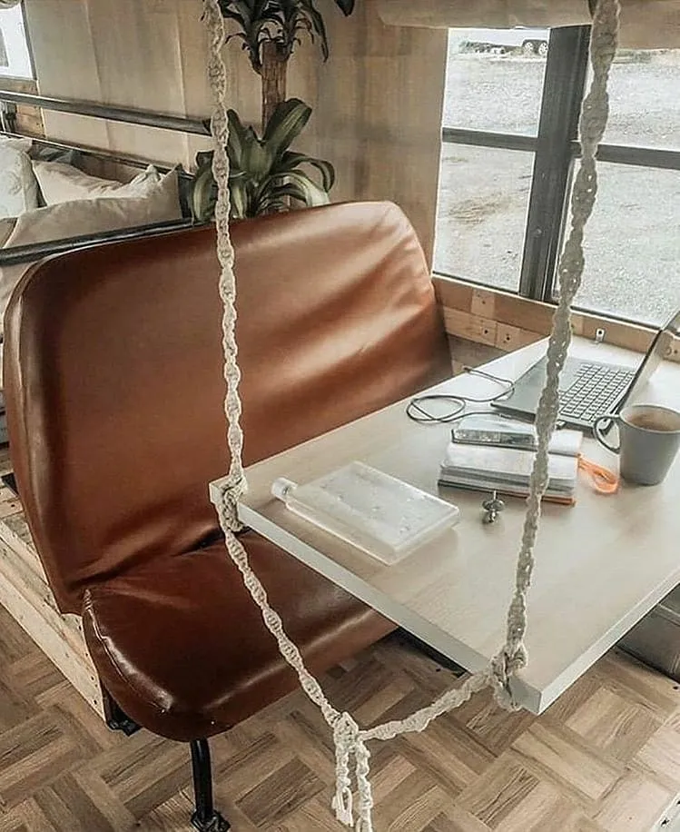 Bus tua ini disulap jadi rumah Instagram/@therealbuslifeofcheshire Bus tua ini disulap jadi rumah Instagram/@therealbuslifeofcheshire