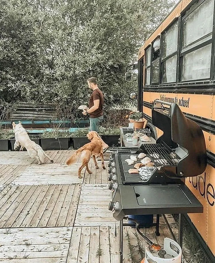 Bus tua ini disulap jadi rumah Instagram/@therealbuslifeofcheshire Bus tua ini disulap jadi rumah Instagram/@therealbuslifeofcheshire