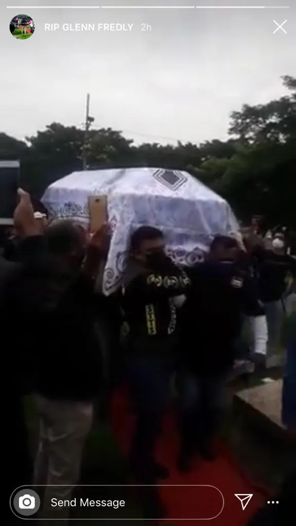 suasana pemakaman glenn fredly © 2020 brilio.net suasana pemakaman glenn fredly © 2020 brilio.net