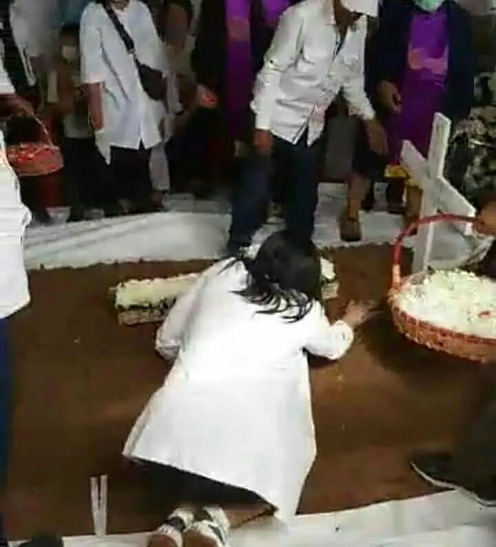 mutia ayu di pusara glenn © 2020 brilio.net mutia ayu di pusara glenn © 2020 brilio.net