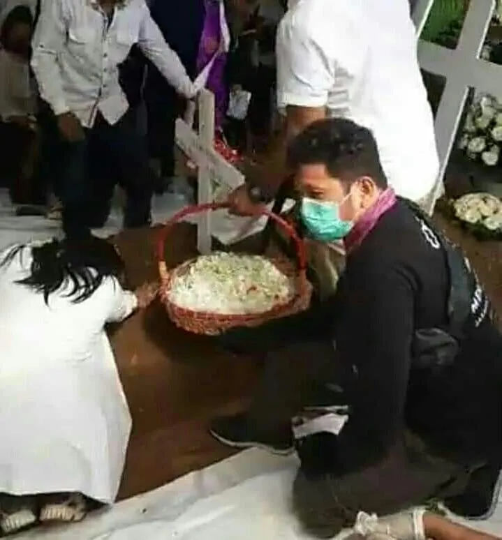 mutia ayu di pusara glenn © 2020 brilio.net mutia ayu di pusara glenn © 2020 brilio.net