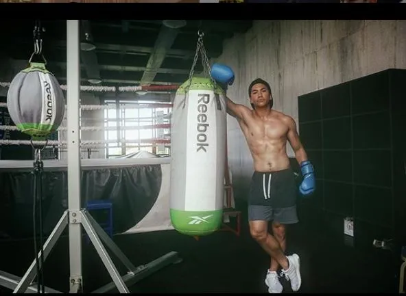 9 Potret Pangeran Mateen pamer dada bidang Instagram