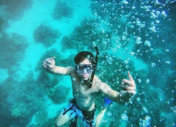 9 Potret Pangeran Mateen pamer dada bidang Instagram