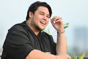 Omzet menurun saat corona, Ivan Gunawan banting stir jualan peyek