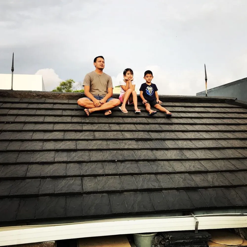 seleb pria berjemur © 2020 brilio.net seleb pria berjemur © 2020 brilio.net