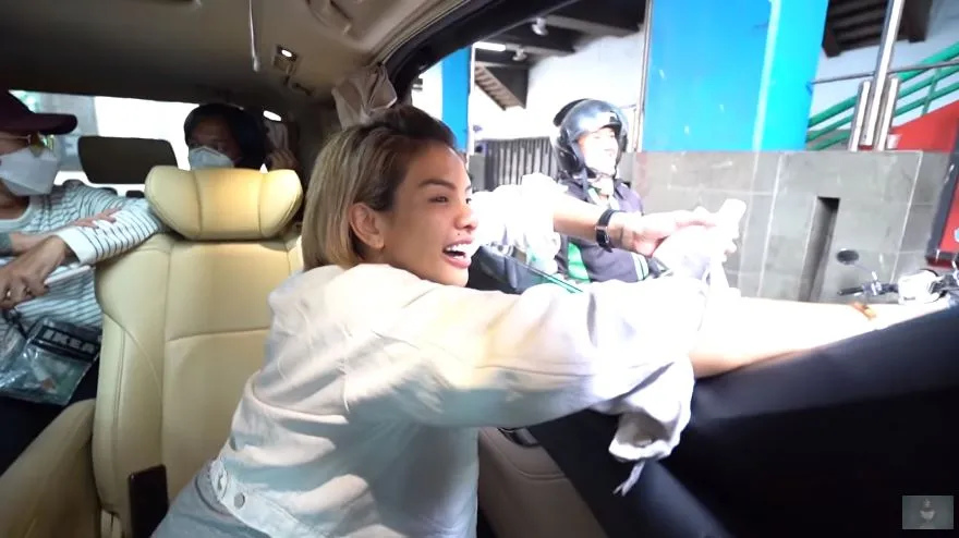 nikita mirzani berbagi rezeki © 2020 brilio.net